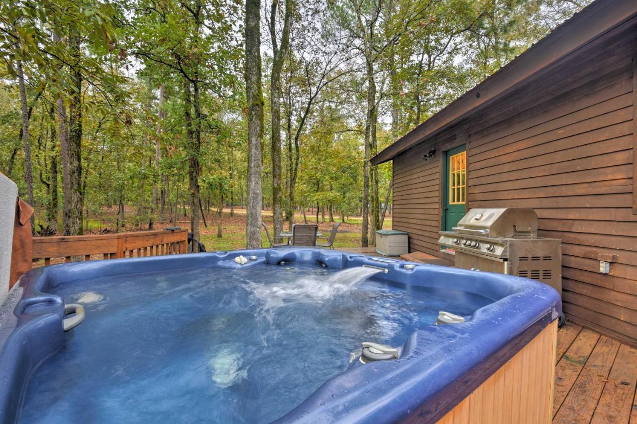 Hochatown Hideaway With Hot Tub, Grill And Fire Pit! Villa Stephens Gap ภายนอก รูปภาพ