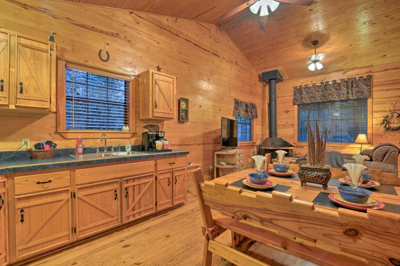 Hochatown Hideaway With Hot Tub, Grill And Fire Pit! Villa Stephens Gap ภายนอก รูปภาพ