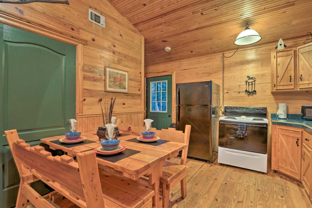 Hochatown Hideaway With Hot Tub, Grill And Fire Pit! Villa Stephens Gap ภายนอก รูปภาพ