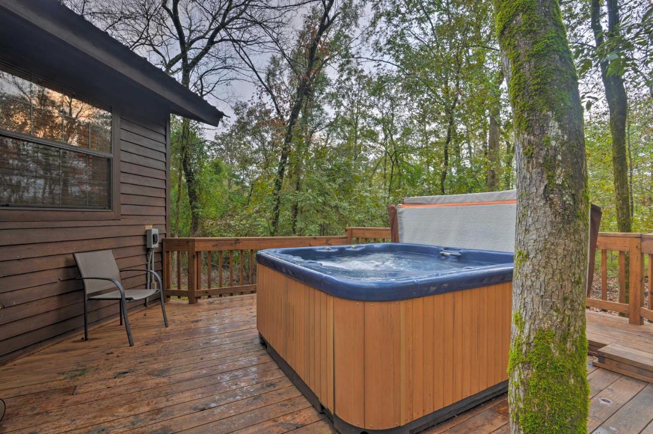 Hochatown Hideaway With Hot Tub, Grill And Fire Pit! Villa Stephens Gap ภายนอก รูปภาพ